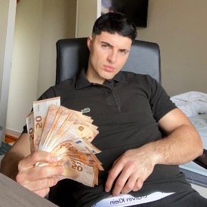 Cashmaster Daniel